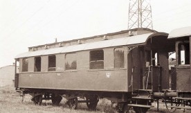 Wagon osobowy produkcji niemieckiej na bocznicy w Warszawie, 1974.
Fot....